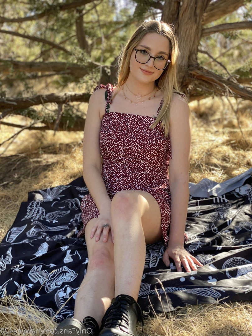 stoner girl next door 🍁 [ hawyee420 ] Onlyfans leaked photo 8689482 on Hotleaks.tv