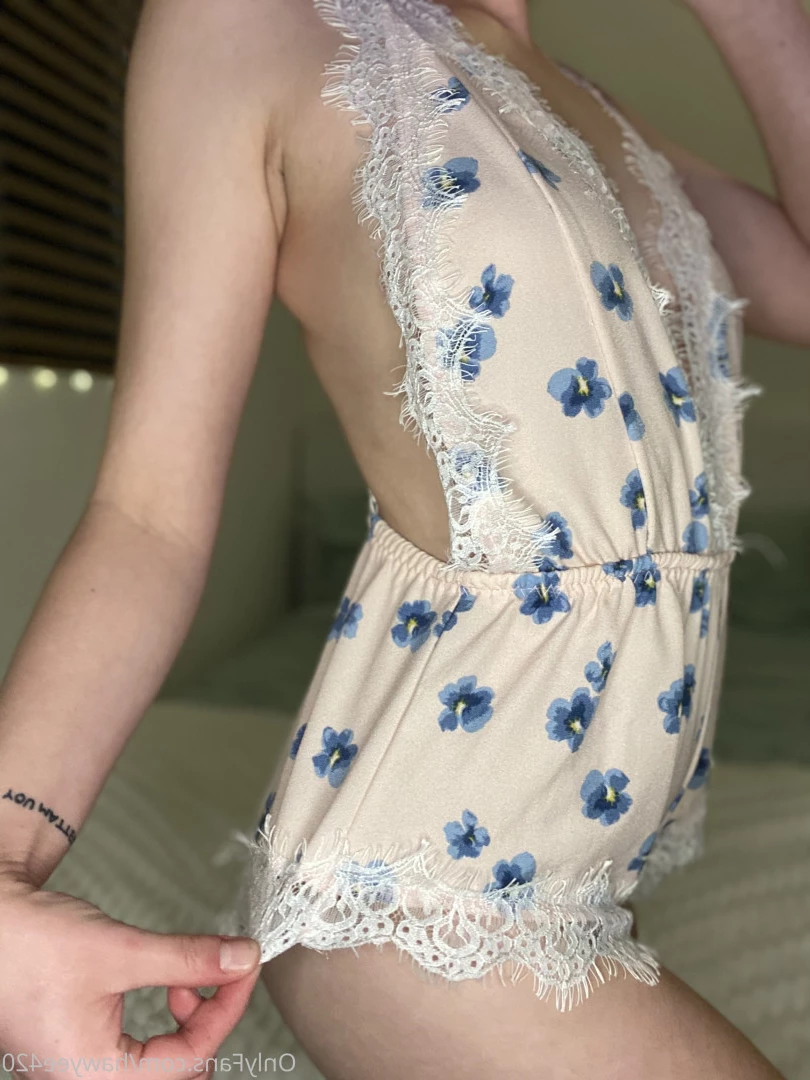 stoner girl next door 🍁 [ hawyee420 ] Onlyfans leaked photo 8690491 on Hotleaks.tv
