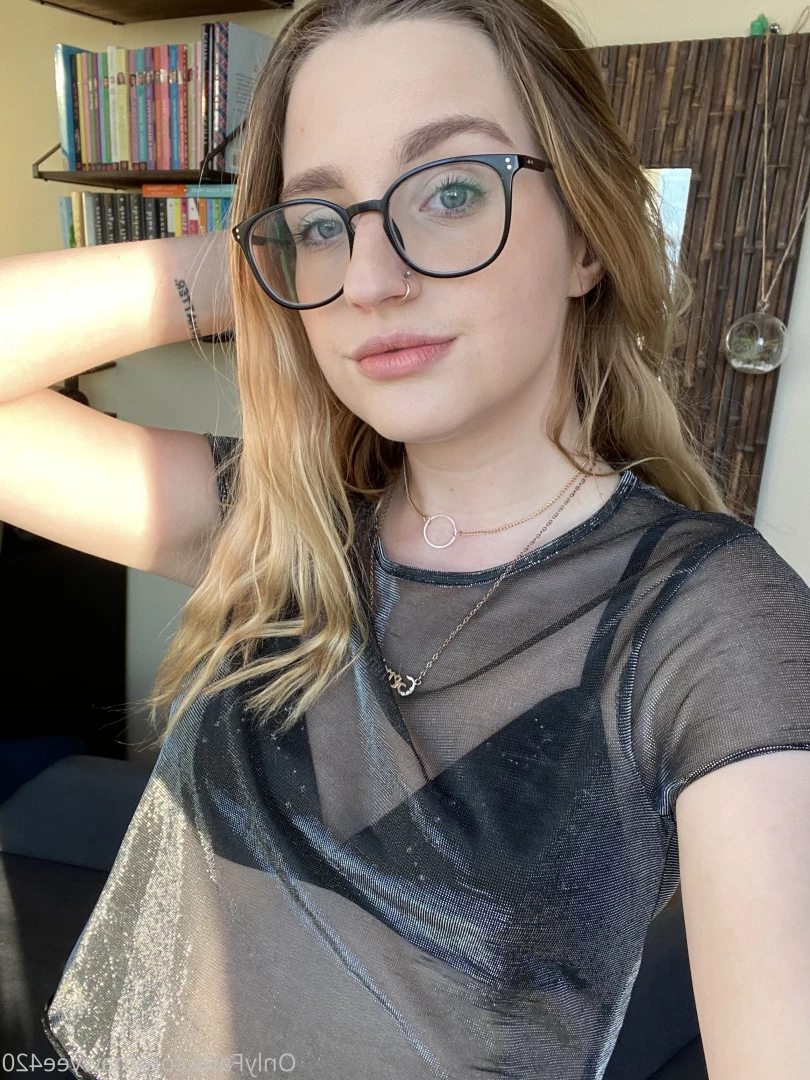 stoner girl next door 🍁 [ hawyee420 ] Onlyfans leaked photo 8691407 on Hotleaks.tv