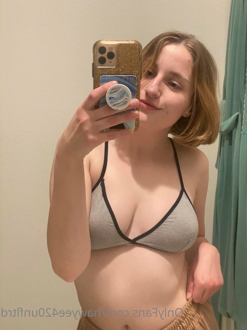 stoner girl next door 🍁 [ hawyee420 ] Onlyfans leaked photo 8692330 on Hotleaks.tv