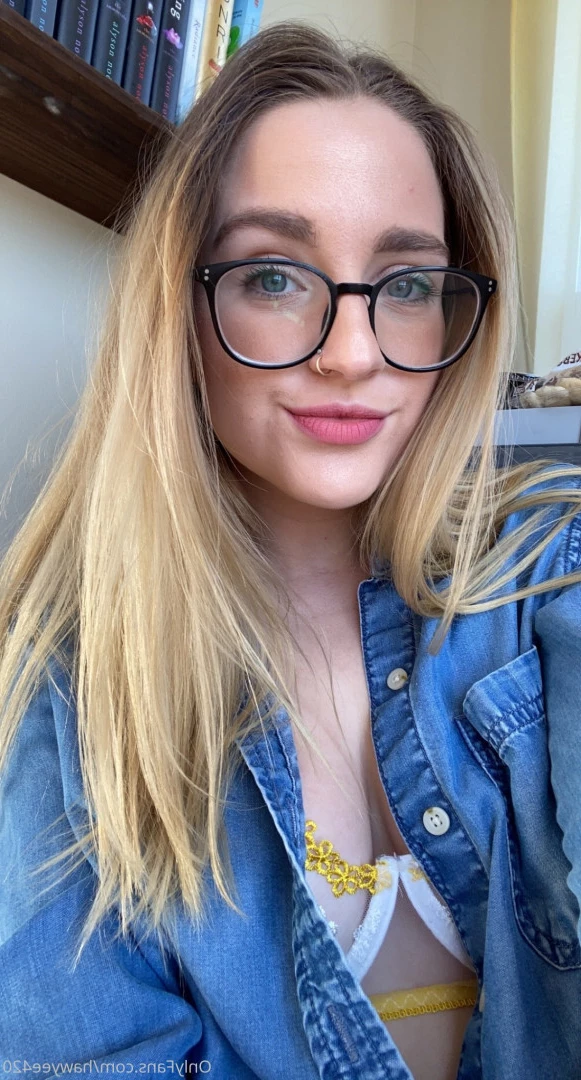 stoner girl next door 🍁 [ hawyee420 ] Onlyfans leaked photo 8693009 on Hotleaks.tv