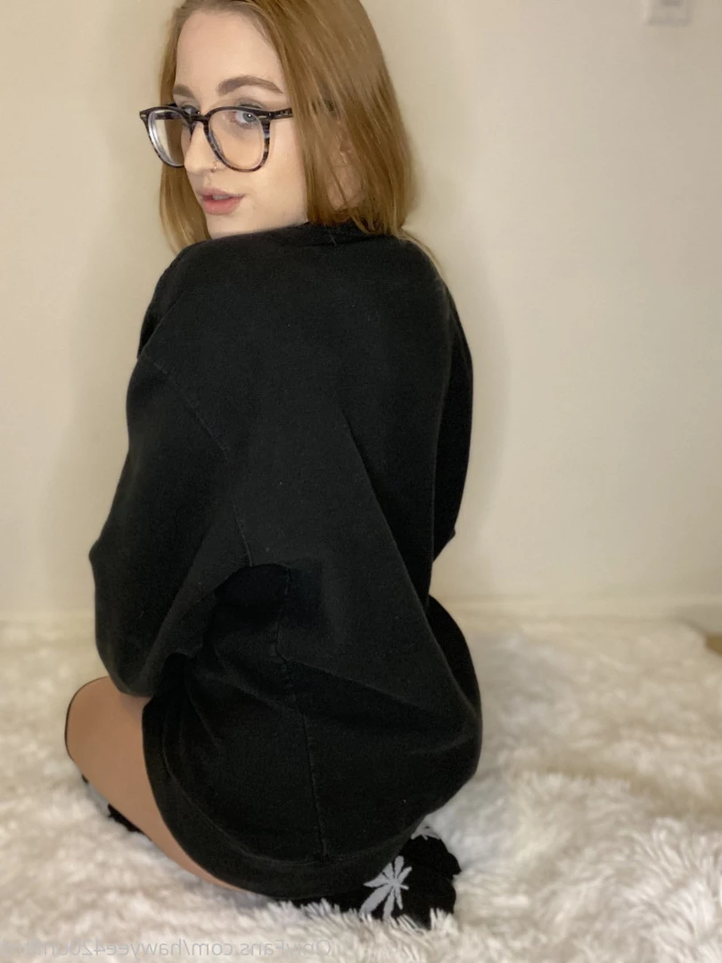 stoner girl next door 🍁 [ hawyee420 ] Onlyfans leaked photo 8693414 on Hotleaks.tv