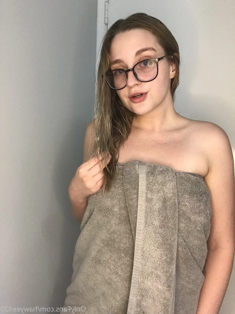 stoner girl next door 🍁 [ hawyee420 ] Onlyfans leaked photo 8693602 on Hotleaks.tv