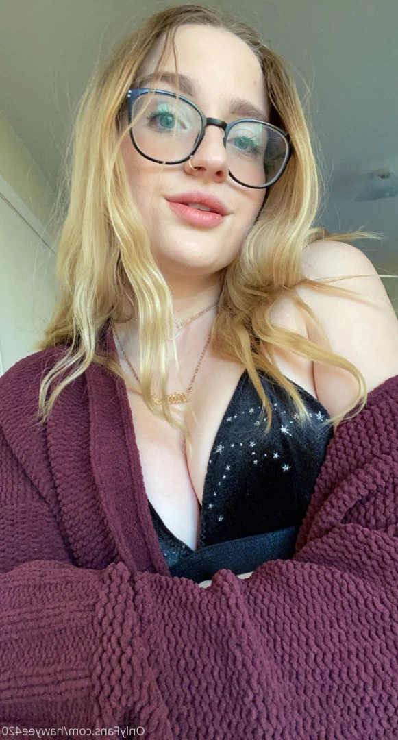 stoner girl next door 🍁 [ hawyee420 ] Onlyfans leaked photo 8695277 on Hotleaks.tv