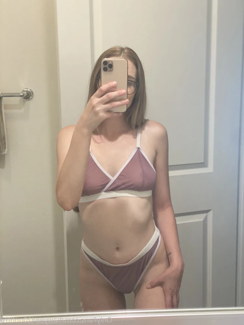 stoner girl next door 🍁 [ hawyee420 ] Onlyfans leaked photo 8695492 on Hotleaks.tv