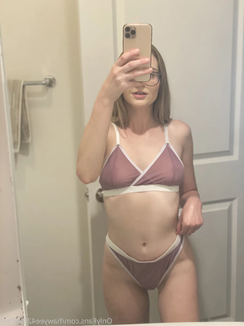 stoner girl next door 🍁 [ hawyee420 ] Onlyfans leaked photo 8697331 on Hotleaks.tv