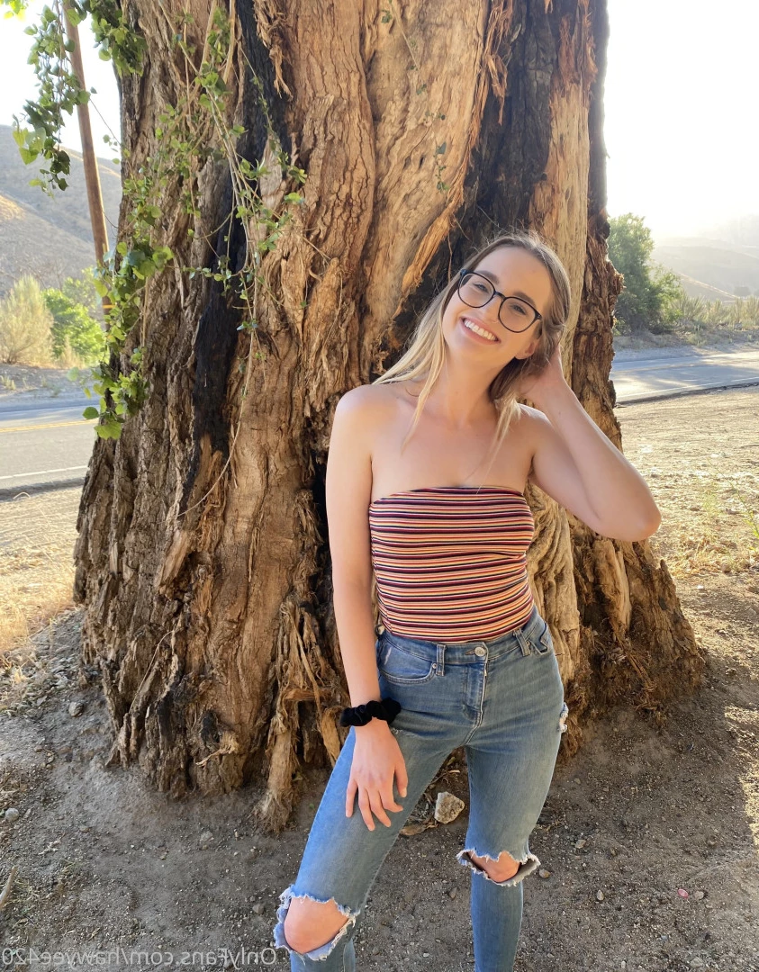 stoner girl next door 🍁 [ hawyee420 ] Onlyfans leaked photo 8698386 on Hotleaks.tv