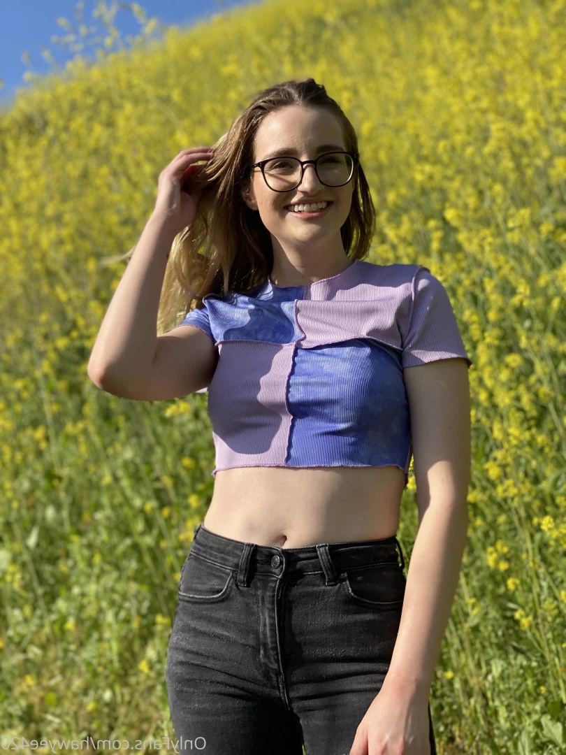 stoner girl next door 🍁 [ hawyee420 ] Onlyfans leaked photo 8700176 on Hotleaks.tv