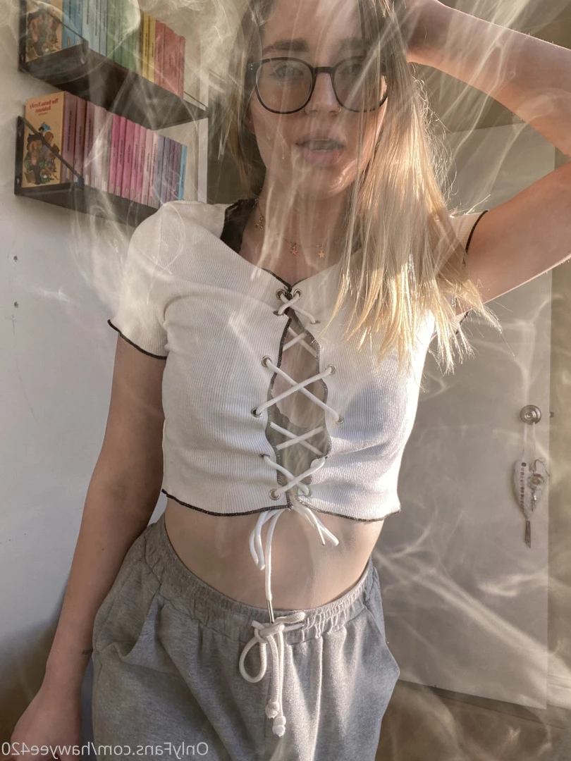 stoner girl next door 🍁 [ hawyee420 ] Onlyfans leaked photo 8701723 on Hotleaks.tv