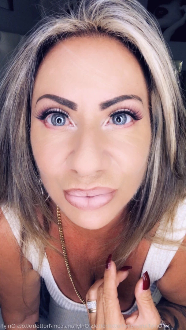 Queen Tots [ hottotrottots ] Onlyfans leaked photo 8464383 on Hotleaks.tv