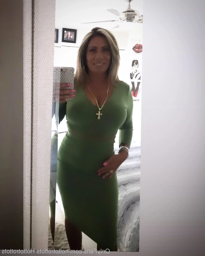 Queen Tots [ hottotrottots ] Onlyfans leaked photo 8481457 on Hotleaks.tv