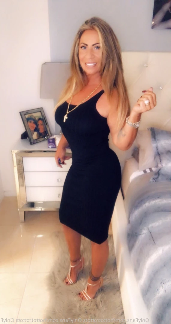 Queen Tots [ hottotrottots ] Onlyfans leaked photo 8494278 on Hotleaks.tv