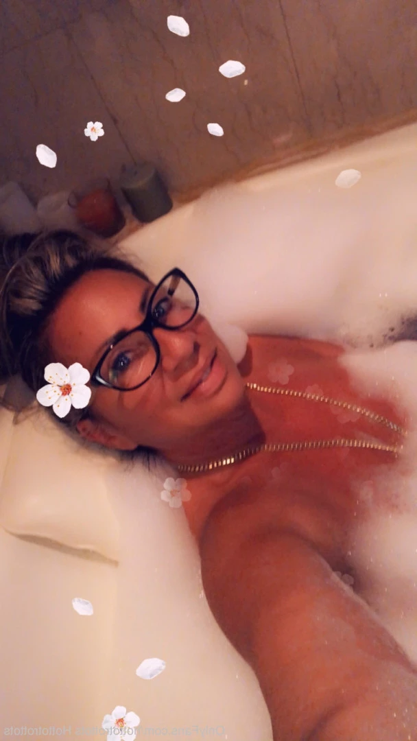 Queen Tots [ hottotrottots ] Onlyfans leaked photo 8504344 on Hotleaks.tv