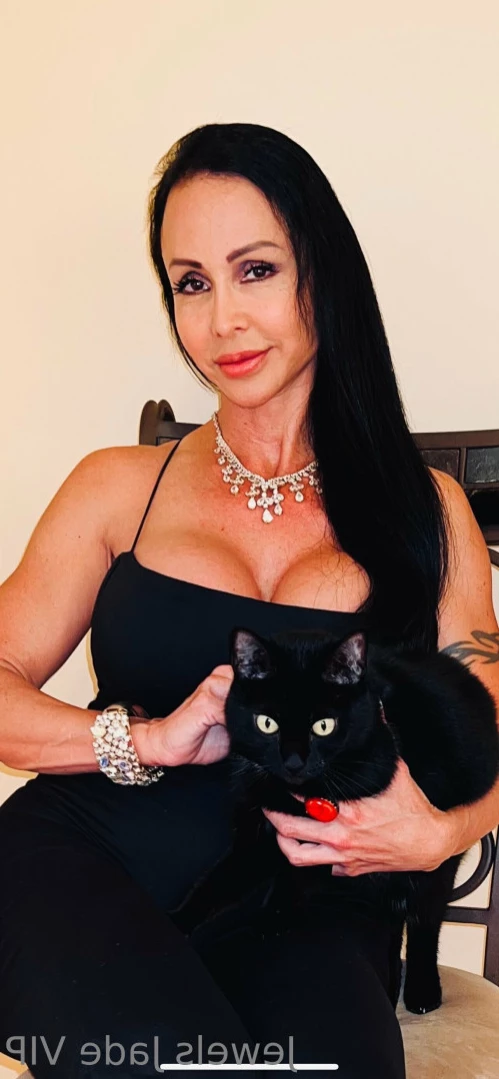 Jewels Jade [ jewels_jade_vip ] Onlyfans leaked photo 13172453 on Hotleaks.tv