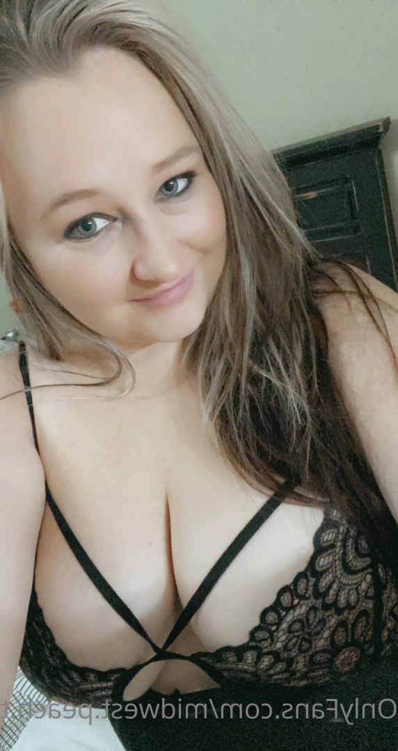 Ashley 🍑 [ midwestpeachtrap ] Onlyfans leaked photo 8407741 on Hotleaks.tv