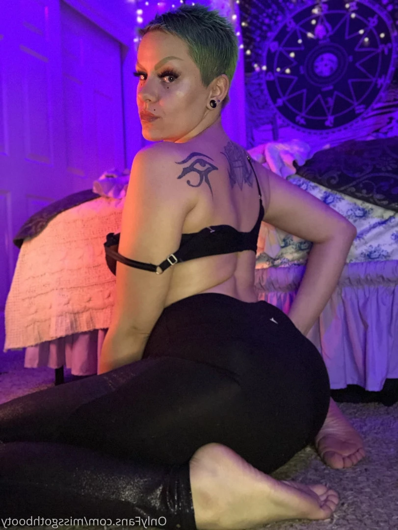 Goddess Aurora [ missgothbooty ] Onlyfans leaked photo 10199985 on Hotleaks.tv