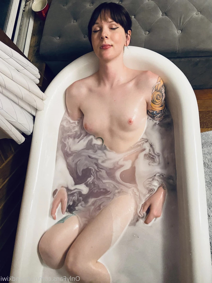 Ruby and Kiwi [ rubyandkiwi ] Onlyfans leaked photo 10364473 on Hotleaks.tv
