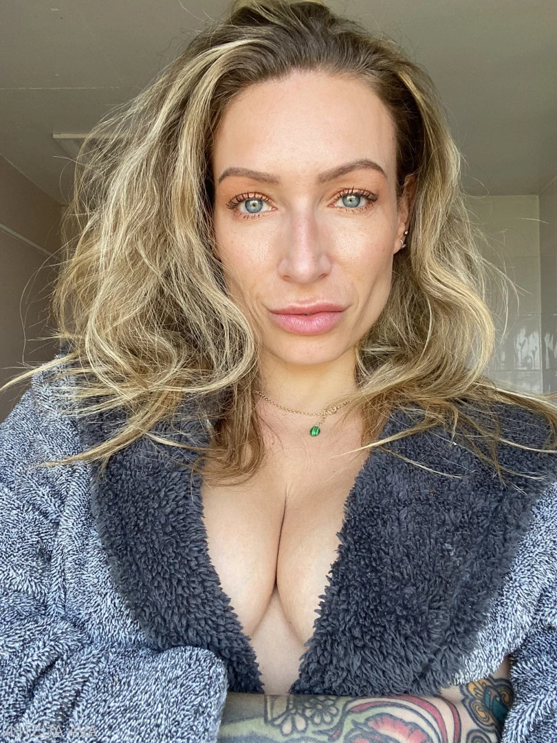 𝗔𝗩𝗔 '𝗙𝗔𝗞𝗘 𝗧𝗔𝗫𝗜 𝗤𝗨𝗘𝗘𝗡' 👑 𝗔𝗨𝗦𝗧𝗘𝗡 [ ava_austen ] Onlyfans leaked photo 9730826 on Hotleaks.tv