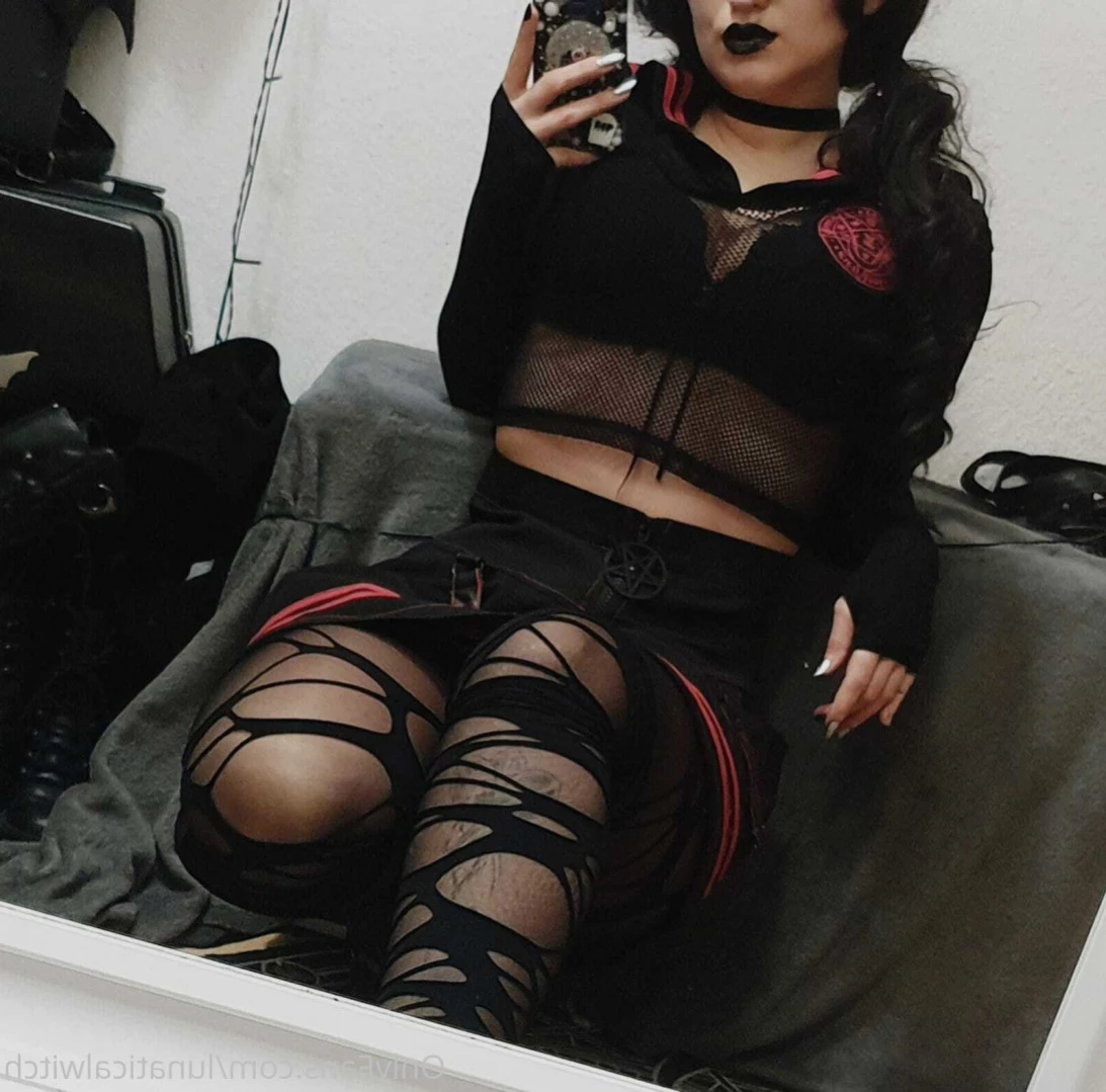 lunaticalwitch Onlyfans leaked photo 11367255 on Hotleaks.tv