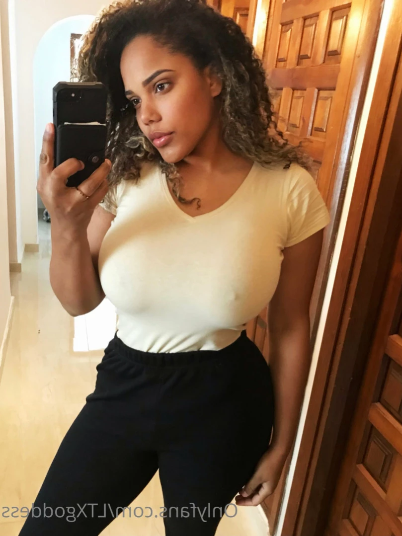 🔥 👸🏽 Miss Kixxy 👸🏽🔥 [ thekixxy ] Onlyfans leaked photo 16221646 on Hotleaks.tv