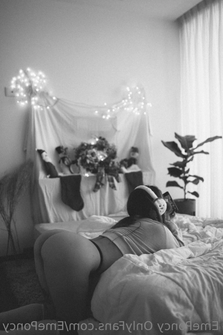 𝑻𝒉𝒆 𝑷𝒍𝒂𝒚 𝑩𝒖𝒏𝒏𝒚 🌸 [ emeponcy ] Onlyfans leaked photo 13878397 on Hotleaks.tv