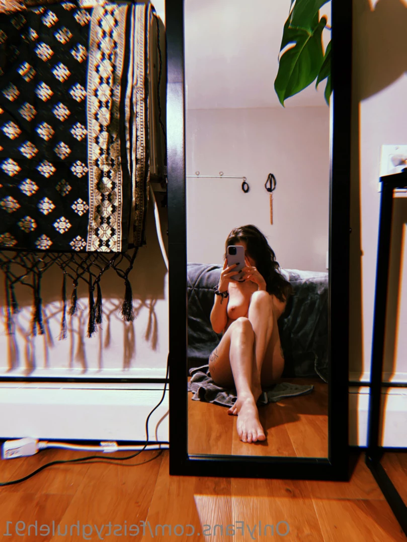 Jeune Fille Vulgaire [ feistyghuleh91 ] Onlyfans leaked photo 15258223 on Hotleaks.tv