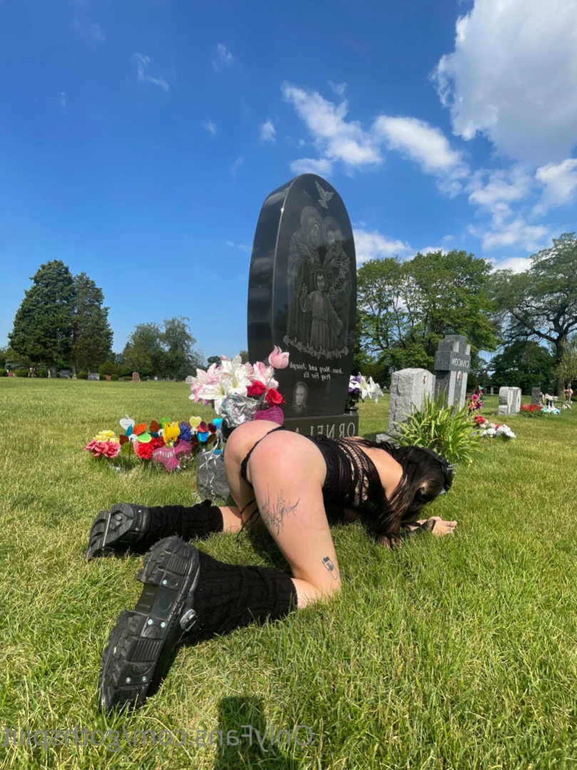 Goth Spit [ gothspiiit ] Onlyfans leaked photo 10876564 on Hotleaks.tv