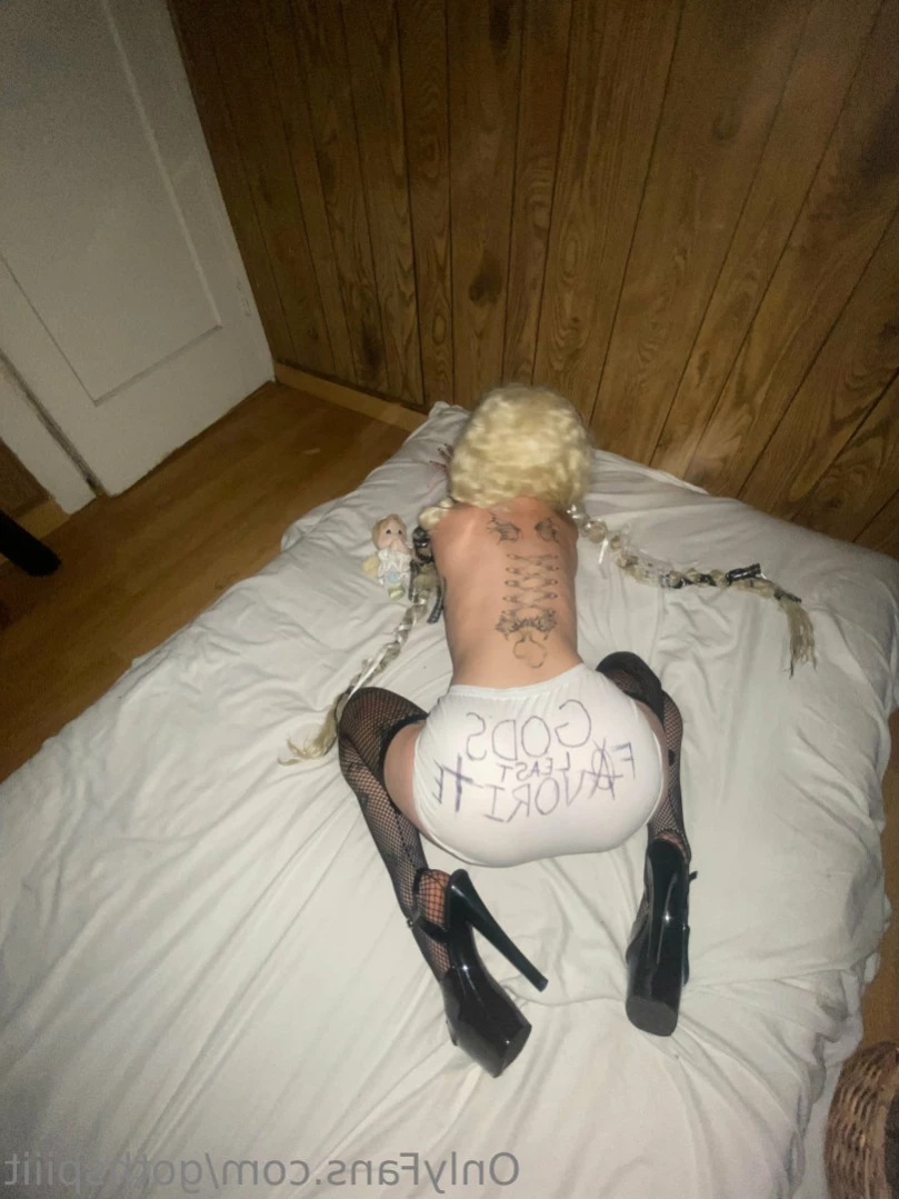 Goth Spit [ gothspiiit ] Onlyfans leaked photo 11519209 on Hotleaks.tv