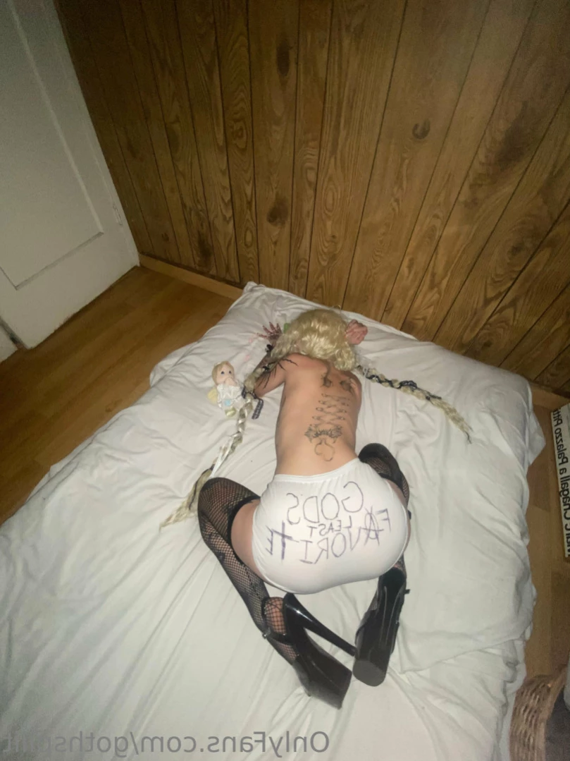 Goth Spit [ gothspiiit ] Onlyfans leaked photo 11519229 on Hotleaks.tv