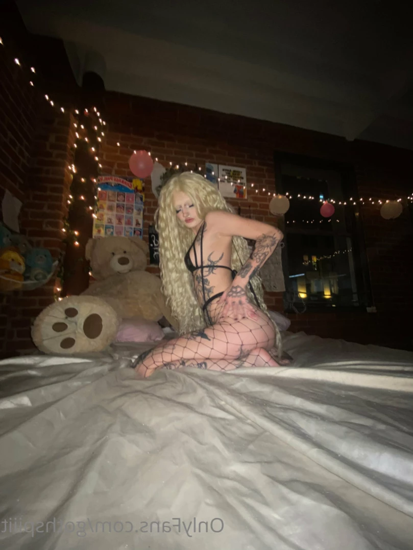 Goth Spit [ gothspiiit ] Onlyfans leaked photo 11519334 on Hotleaks.tv