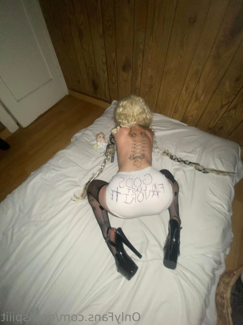 Goth Spit [ gothspiiit ] Onlyfans leaked photo 11519391 on Hotleaks.tv