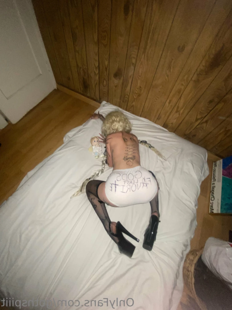 Goth Spit [ gothspiiit ] Onlyfans leaked photo 11519486 on Hotleaks.tv