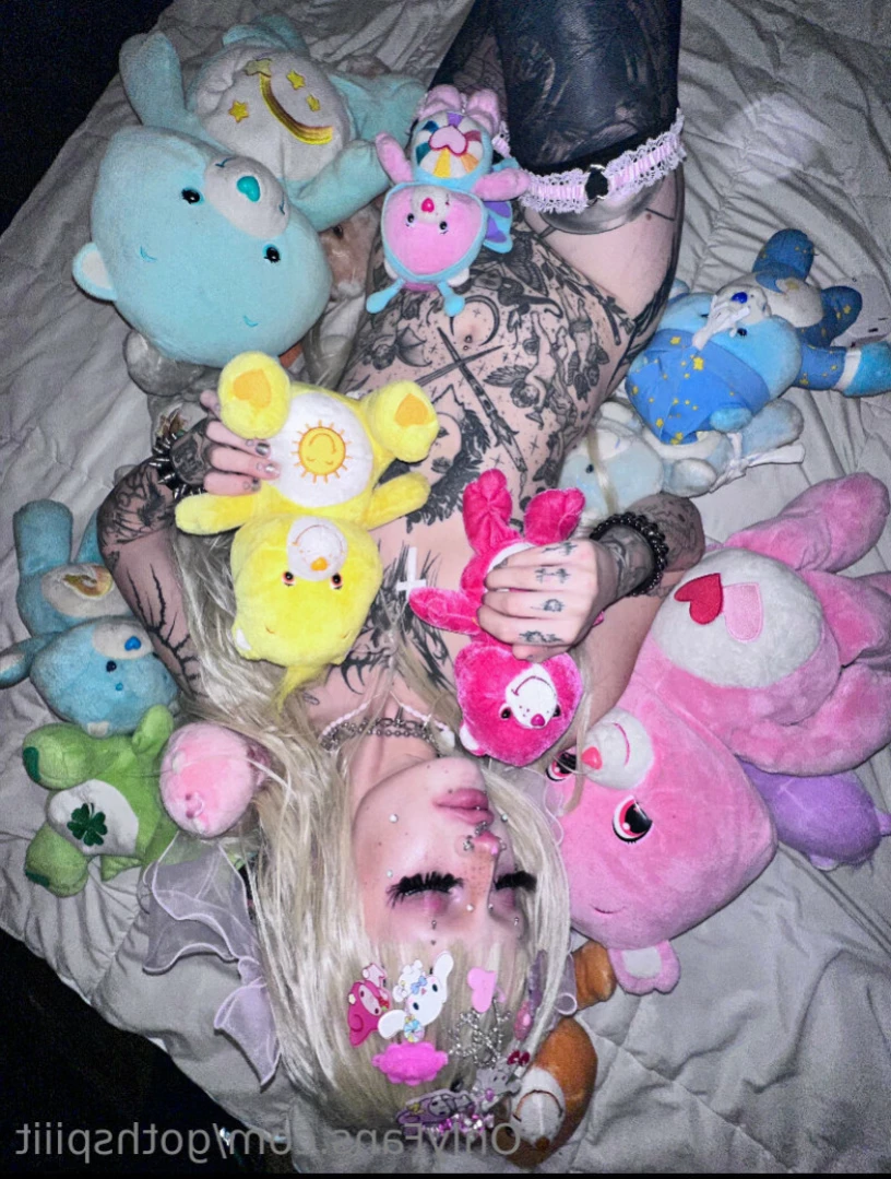 Goth Spit [ gothspiiit ] Onlyfans leaked photo 11519838 on Hotleaks.tv