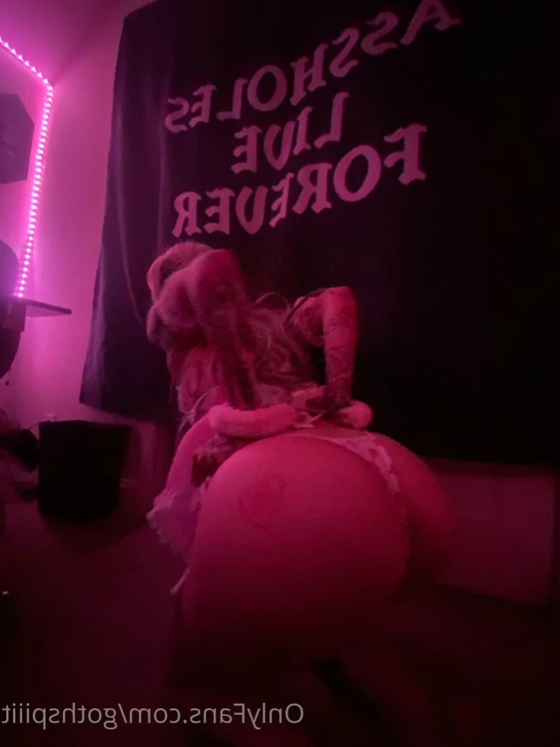 Goth Spit [ gothspiiit ] Onlyfans leaked photo 11661528 on Hotleaks.tv