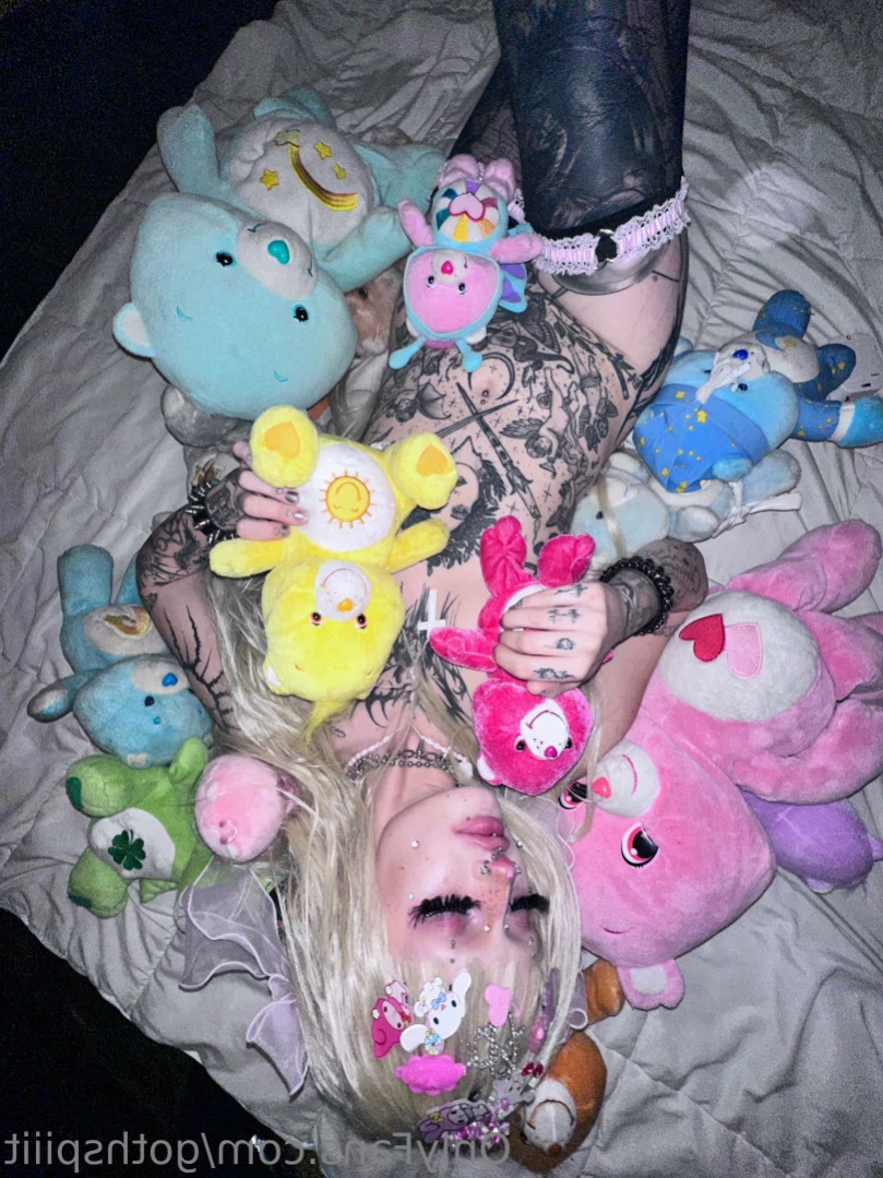 Goth Spit [ gothspiiit ] Onlyfans leaked photo 12733164 on Hotleaks.tv
