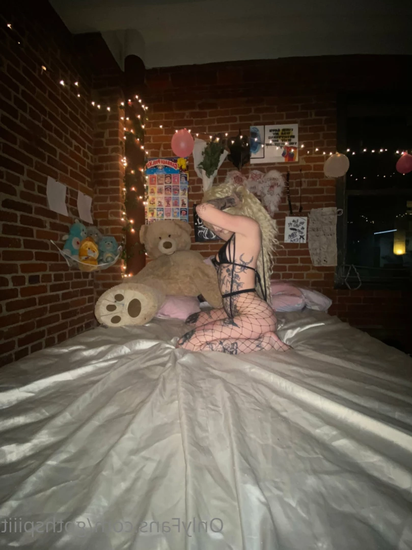 Goth Spit [ gothspiiit ] Onlyfans leaked photo 12829696 on Hotleaks.tv