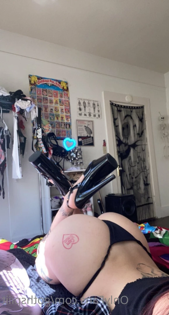 Goth Spit [ gothspiiit ] Onlyfans leaked photo 12887206 on Hotleaks.tv