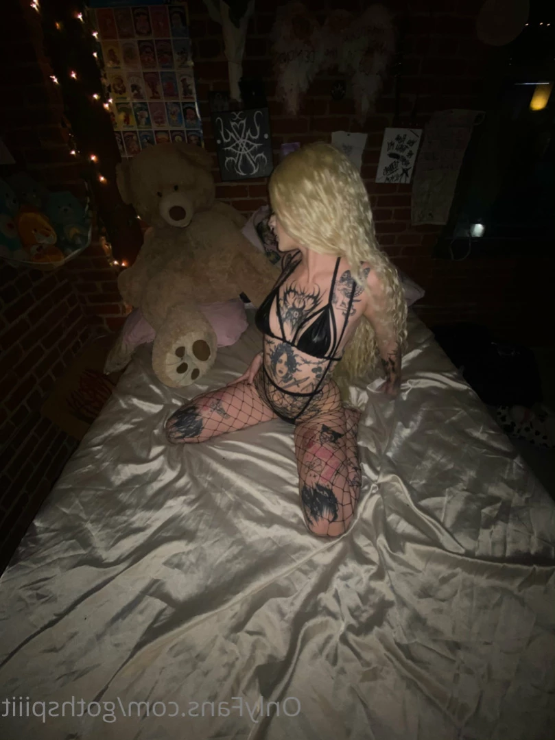Goth Spit [ gothspiiit ] Onlyfans leaked photo 14492789 on Hotleaks.tv