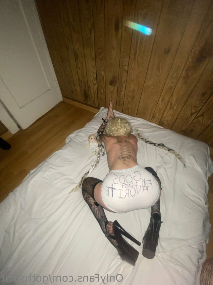 Goth Spit [ gothspiiit ] Onlyfans leaked photo 15211252 on Hotleaks.tv