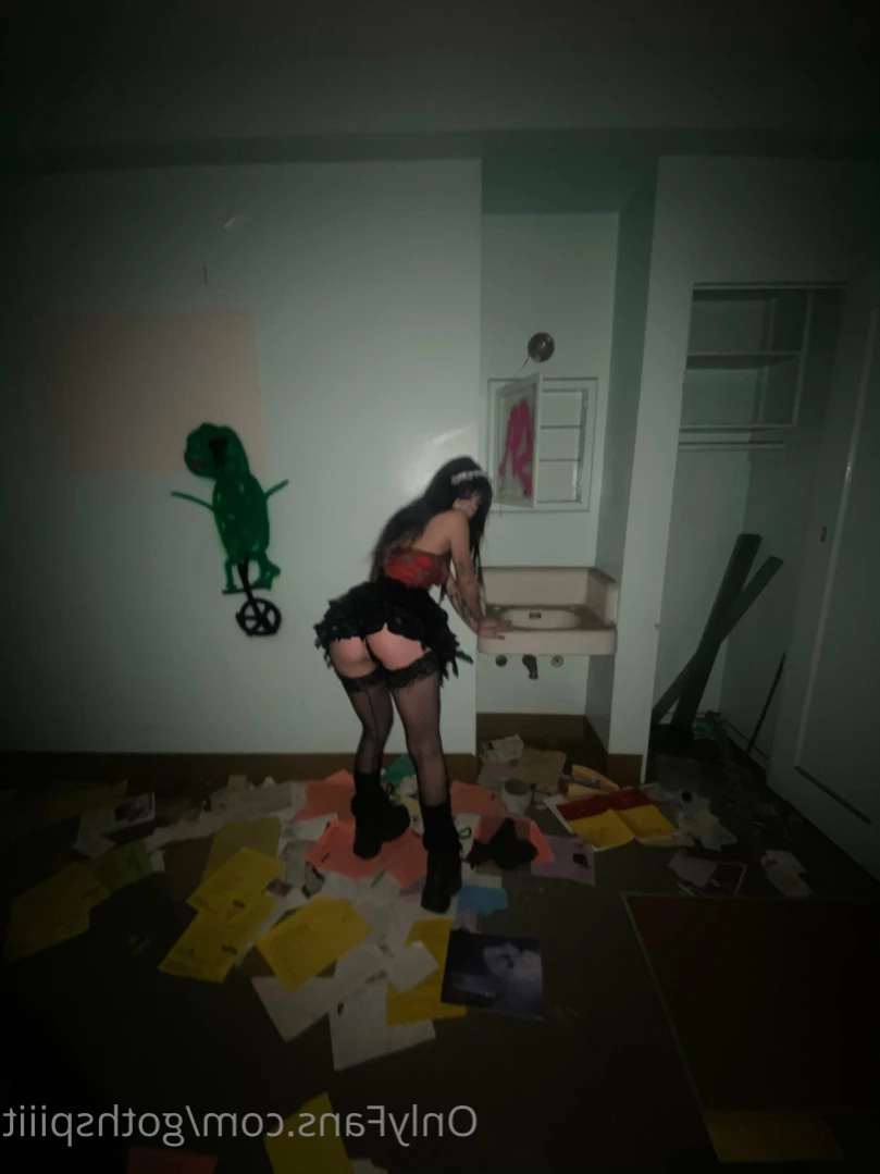 Goth Spit [ gothspiiit ] Onlyfans leaked photo 15636425 on Hotleaks.tv
