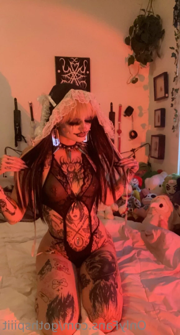 Goth Spit [ gothspiiit ] Onlyfans leaked photo 15646375 on Hotleaks.tv