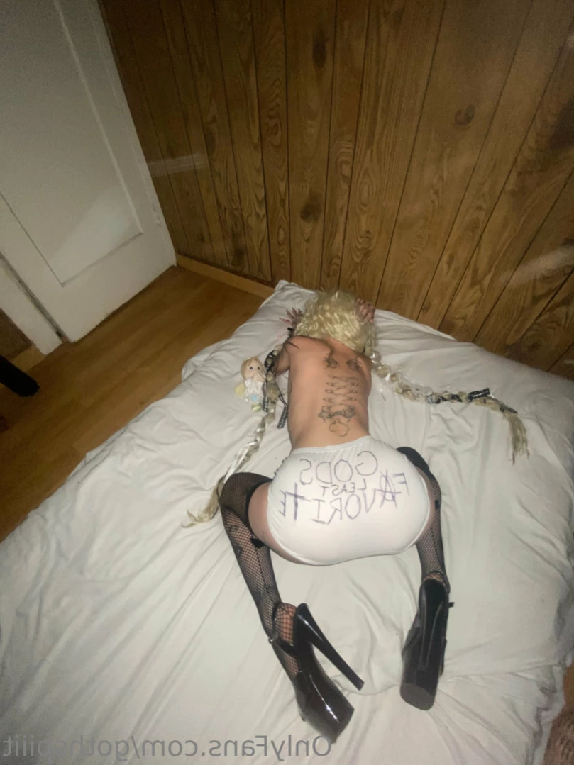 Goth Spit [ gothspiiit ] Onlyfans leaked photo 15819234 on Hotleaks.tv