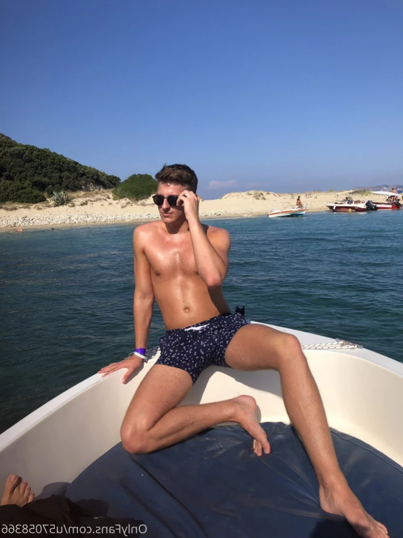 Handsome Hunk [ handsome-hunk ] Onlyfans leaked photo 15912239 on Hotleaks.tv