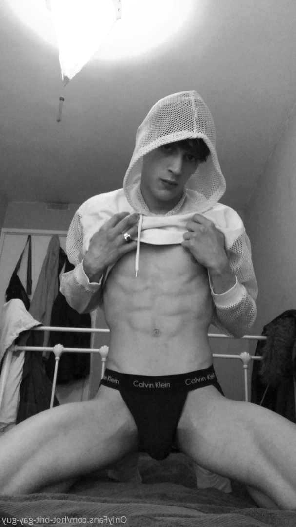 Hung-Brit-Uk [ hot-brit-gay-guy ] Onlyfans leaked photo 11381123 on Hotleaks.tv