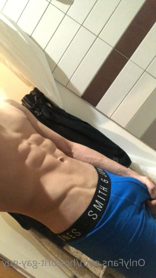 Hung-Brit-Uk [ hot-brit-gay-guy ] Onlyfans leaked photo 11600173 on Hotleaks.tv