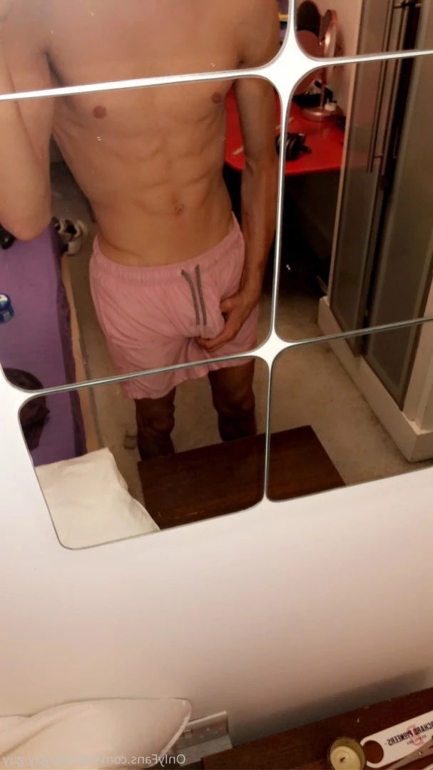 Hung-Brit-Uk [ hot-brit-gay-guy ] Onlyfans leaked photo 13590568 on Hotleaks.tv