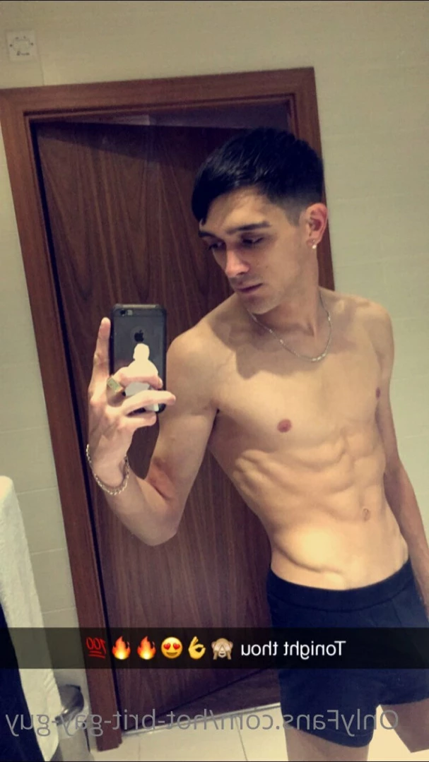 Hung-Brit-Uk [ hot-brit-gay-guy ] Onlyfans leaked photo 14399287 on Hotleaks.tv