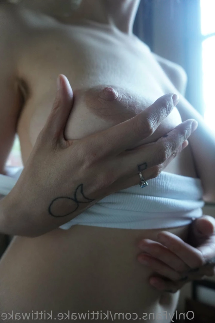 kittiwake [ kittiwake.kittiwake ] Onlyfans leaked photo 15268094 on Hotleaks.tv