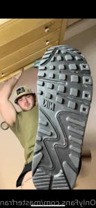 13718974