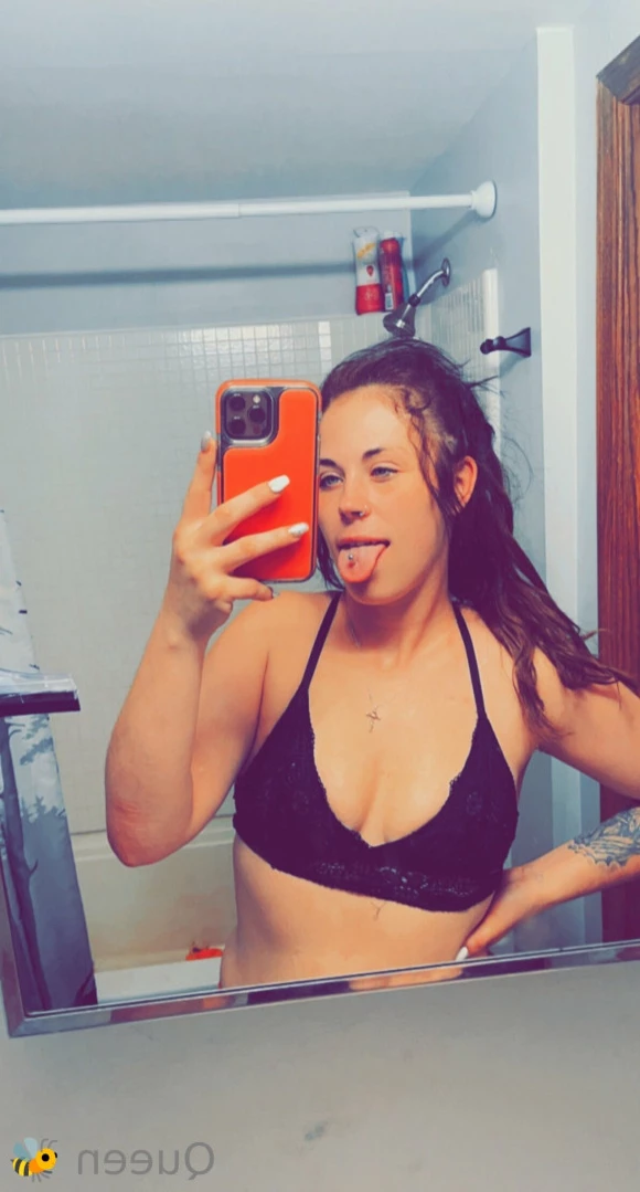 𝓠𝓾𝓮𝓮𝓷 𝓑𝓮𝓮💕 [ queenbitch1998 ] Onlyfans leaked photo 14456093 on Hotleaks.tv